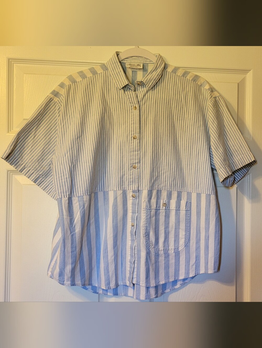 Vintage Casual Blue & White Striped Short-Sleeve Button-Up Shirt. 100% Cotton.